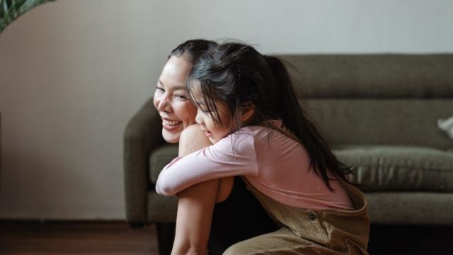 Любіть та насолоджуйтесь: як зірки вітають українок з Днем матері