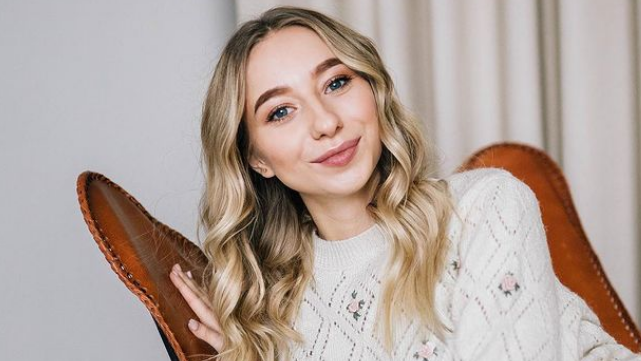 Дружина Віктора Павліка назвала пасажирів літака дикунами за те, що її фотографували