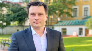 Ведущий Фактов.Спорт Андрей Ковальский получил награду За ответственное отцовство
