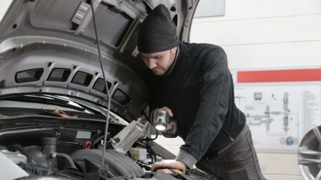 Як дізнатися коли заправляти кондиціонер у машині