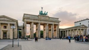 Німеччина відкрила кордони для вакцинованих туристів з України