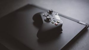 С аквариумом и необычным контроллером: Xbox представила консоль Series S Free Guy Edition