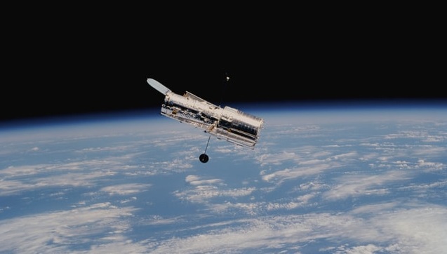 Hubble заснял спиральную галактику в созвездии Часы