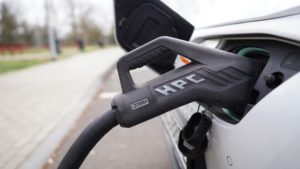 У мережі з’явилися знімки першого автомобіля від Xiaomi: новий конкурент Tesla