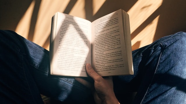 Чтение книг
