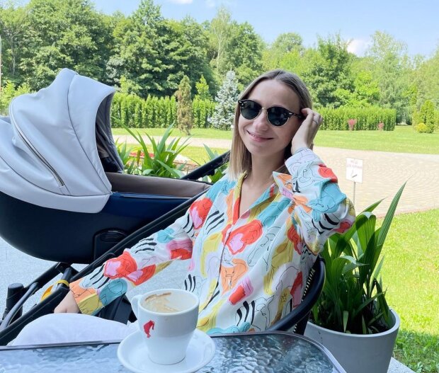 Дружина Віктора Павліка назвала пасажирів літака дикунами за те, що її фотографували Фото 1