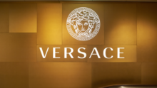 Змей, яблоко и голые сестры Хадид: Versace повторил фото Шиффер и Сталлоне