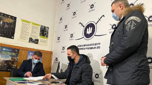 Володимир Кличко прийшов записатися у резервісти Фото 2