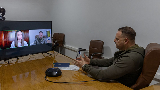Андрій Єрмак, Анджеліна Джолі