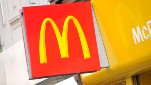 Вперед у минуле: Mcdonald’s продає Happy Meal для дорослих