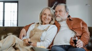 День дідусів і бабусь - привітання у віршах і картинках