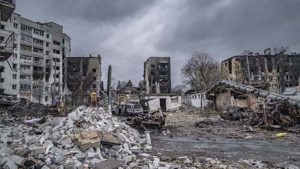 Бенксі показав свій малюнок на стіні зруйнованого будинку в Бородянці