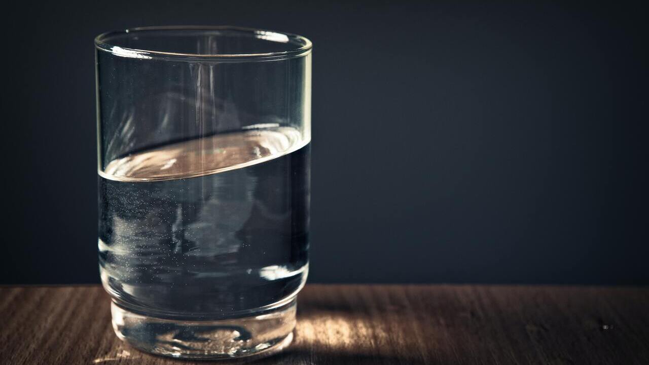 Склянка з водою