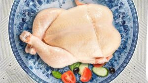 Курица пахнет уксусом или химией? Что должно насторожить и особенности хранения мяса