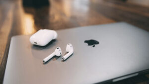 навушники, ноутбук, airpods
