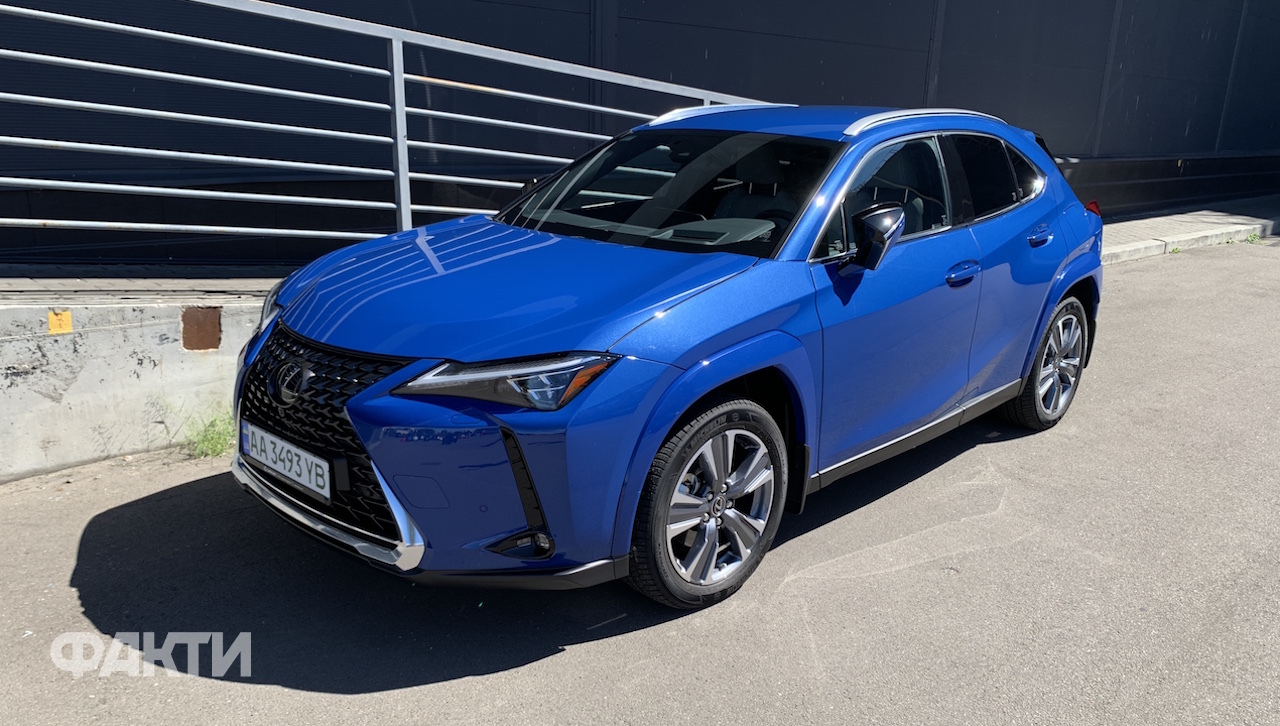 Lexus UX 300e — тест-драйв кросcовера (фото) Фото 11