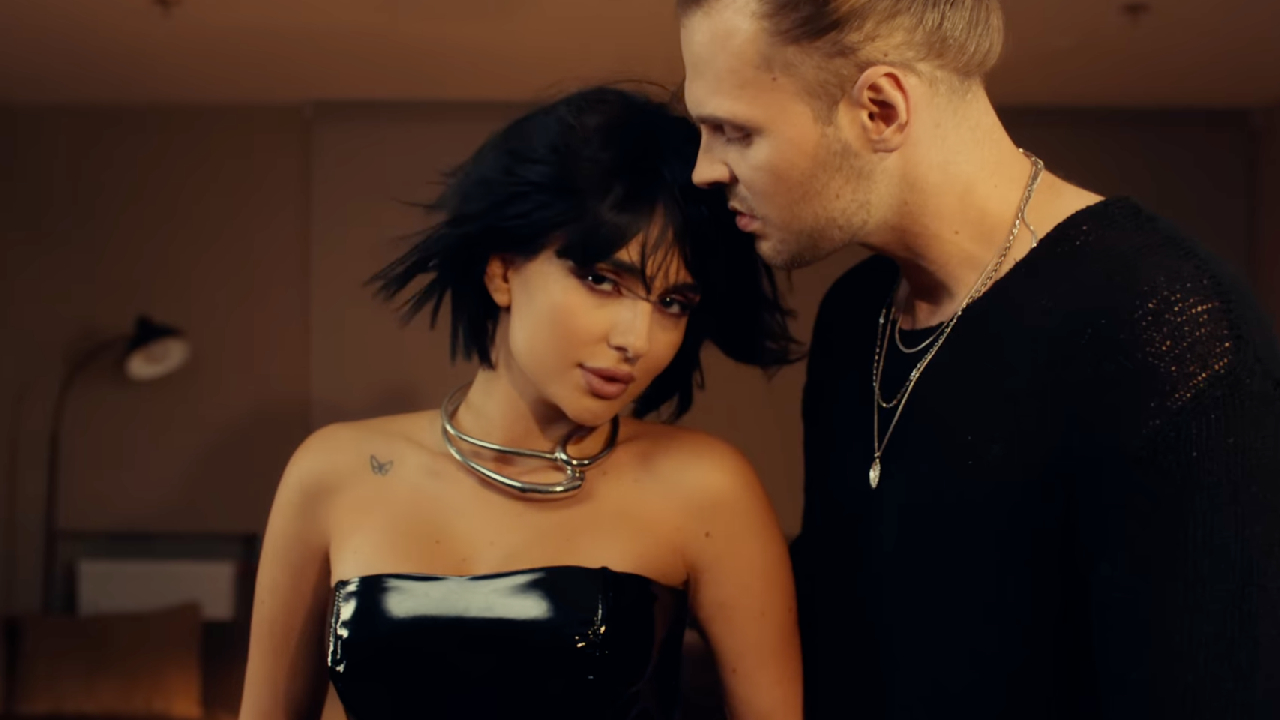 Анна Трінчер та Cheev випустили спільну пісню
