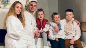 Alyosha і Тарас Тополя з дітьми