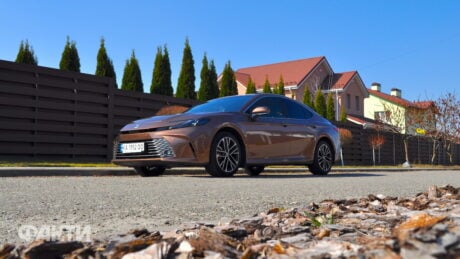 Тест-драйв Toyota Camry 2025: легенда знову в грі