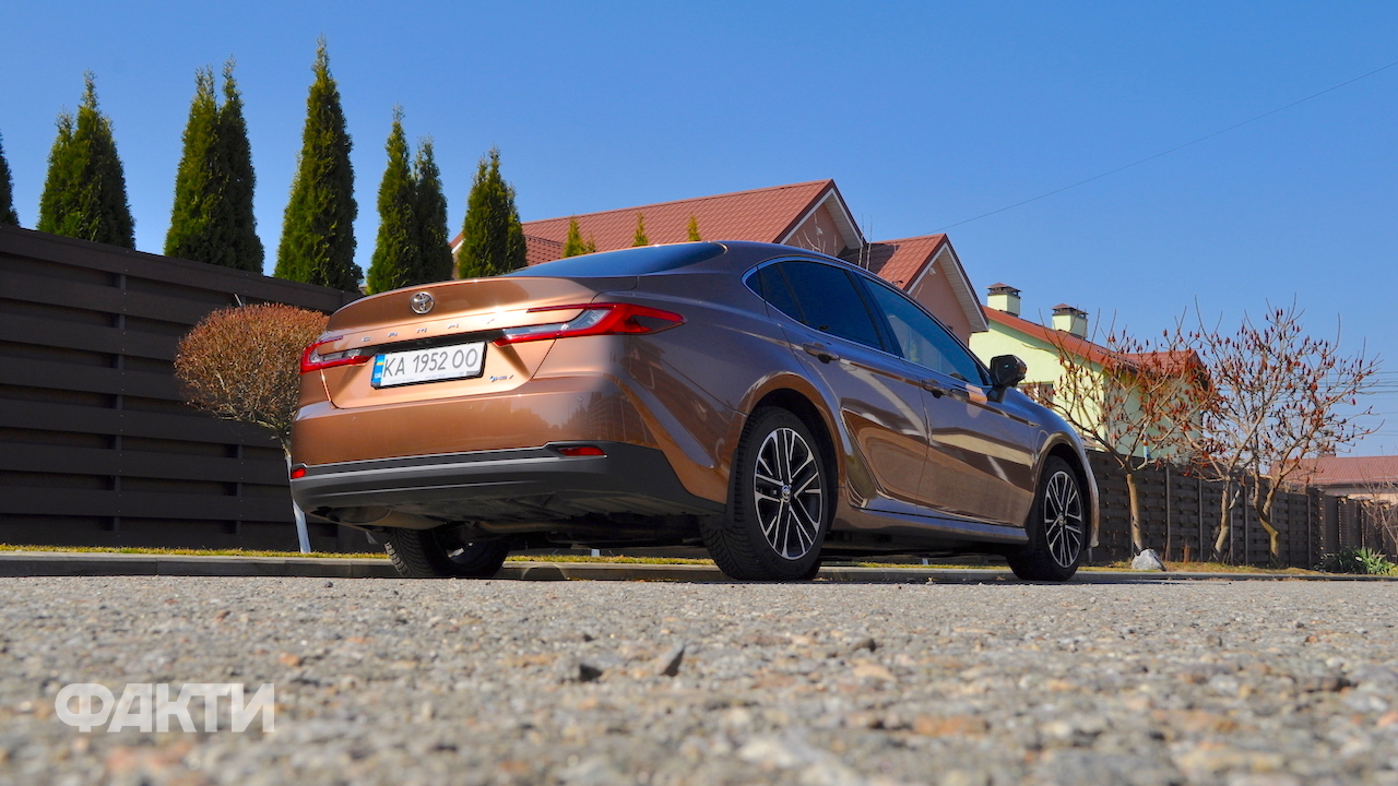 Toyota Camry: тест-драйв седана (фото) Фото 10