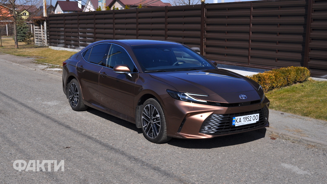Toyota Camry: тест-драйв седана (фото) Фото 11