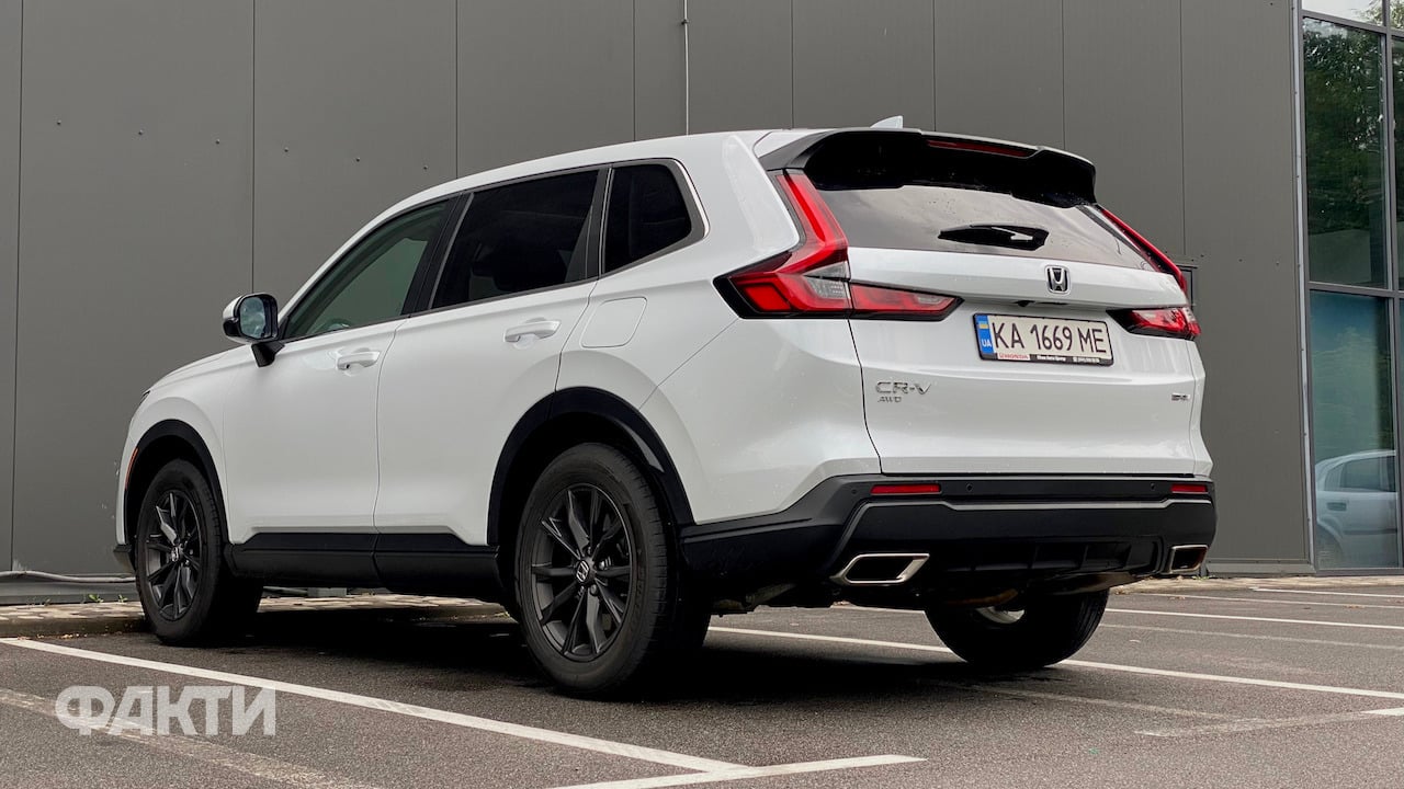Honda CR-V e:HEV: тест-драйв кросовера (фото) Фото 13