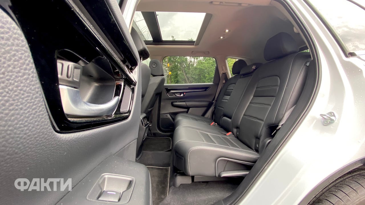Honda CR-V e:HEV: тест-драйв кросовера (фото) Фото 8