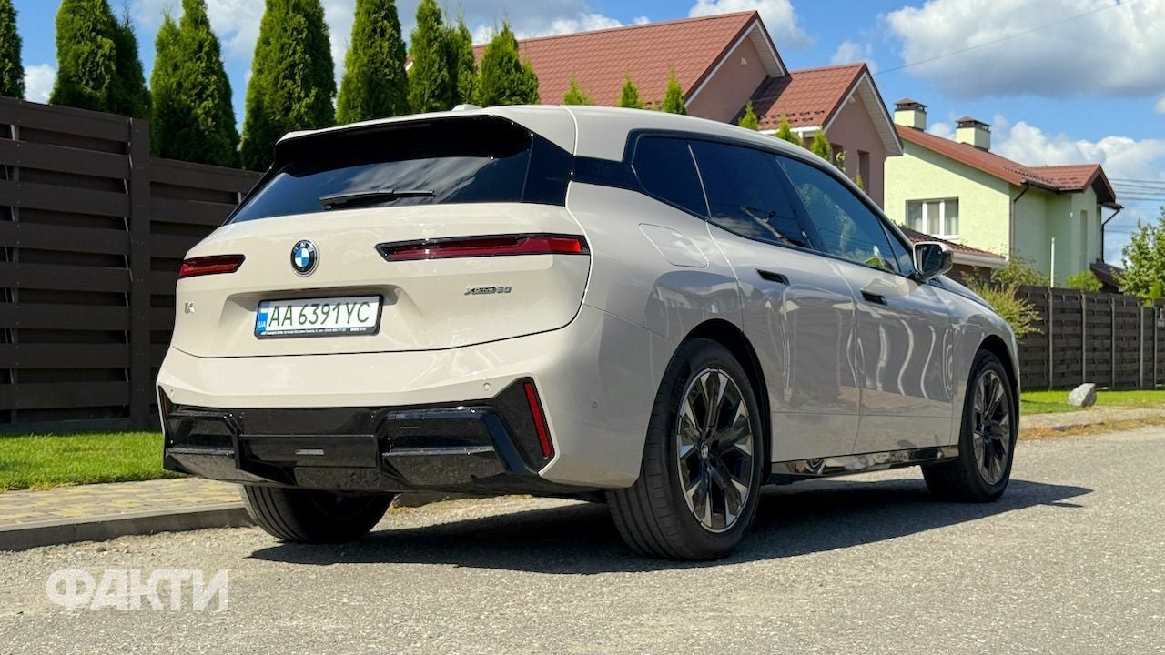 BMW iX xDrive60 – тест-драйв кроссовера (фото) Фото 1