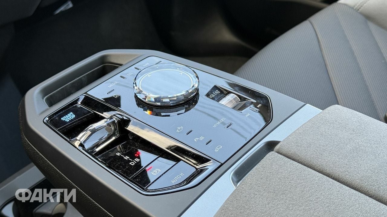 BMW iX xDrive60 – тест-драйв кроссовера (фото) Фото 5